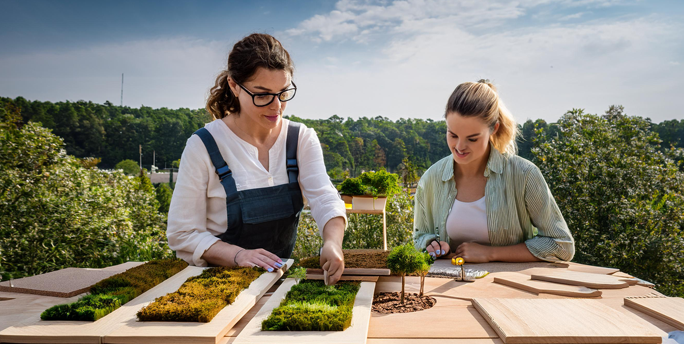 SGM-Team arbeitet mit nachhaltigen Materialien, um ein umweltfreundliches Landschaftsprojekt zu realisieren.